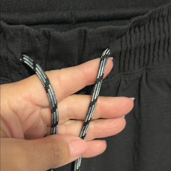 Athleta Trekkie Straight Crop Drawstring Pocket Pant - Picture 4 of 8